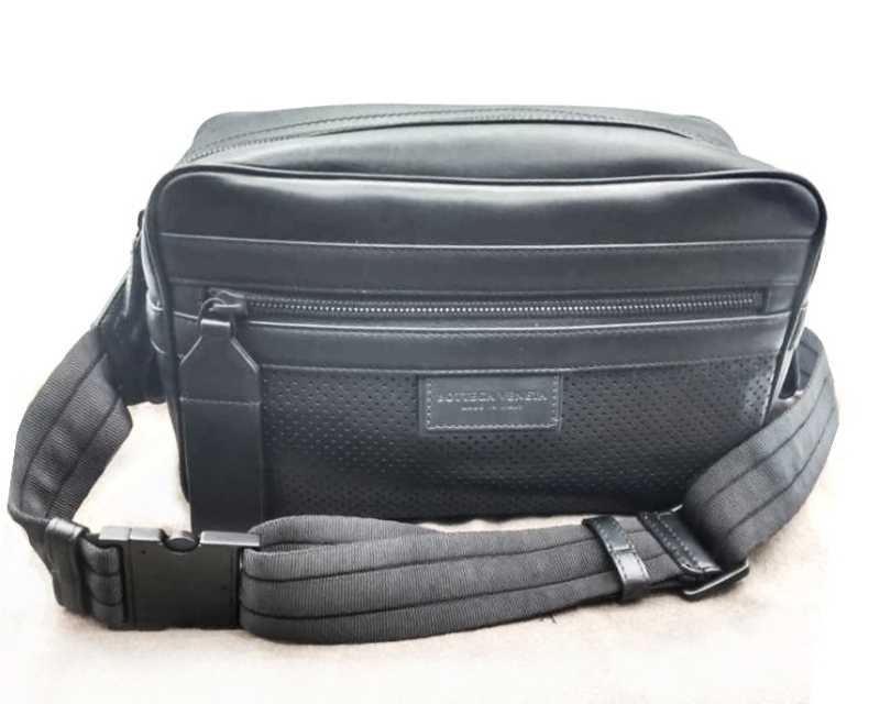 ボッテガヴェネタ レッジェーロ ボディバッグ